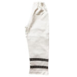 Pantaloni albi motiv negru